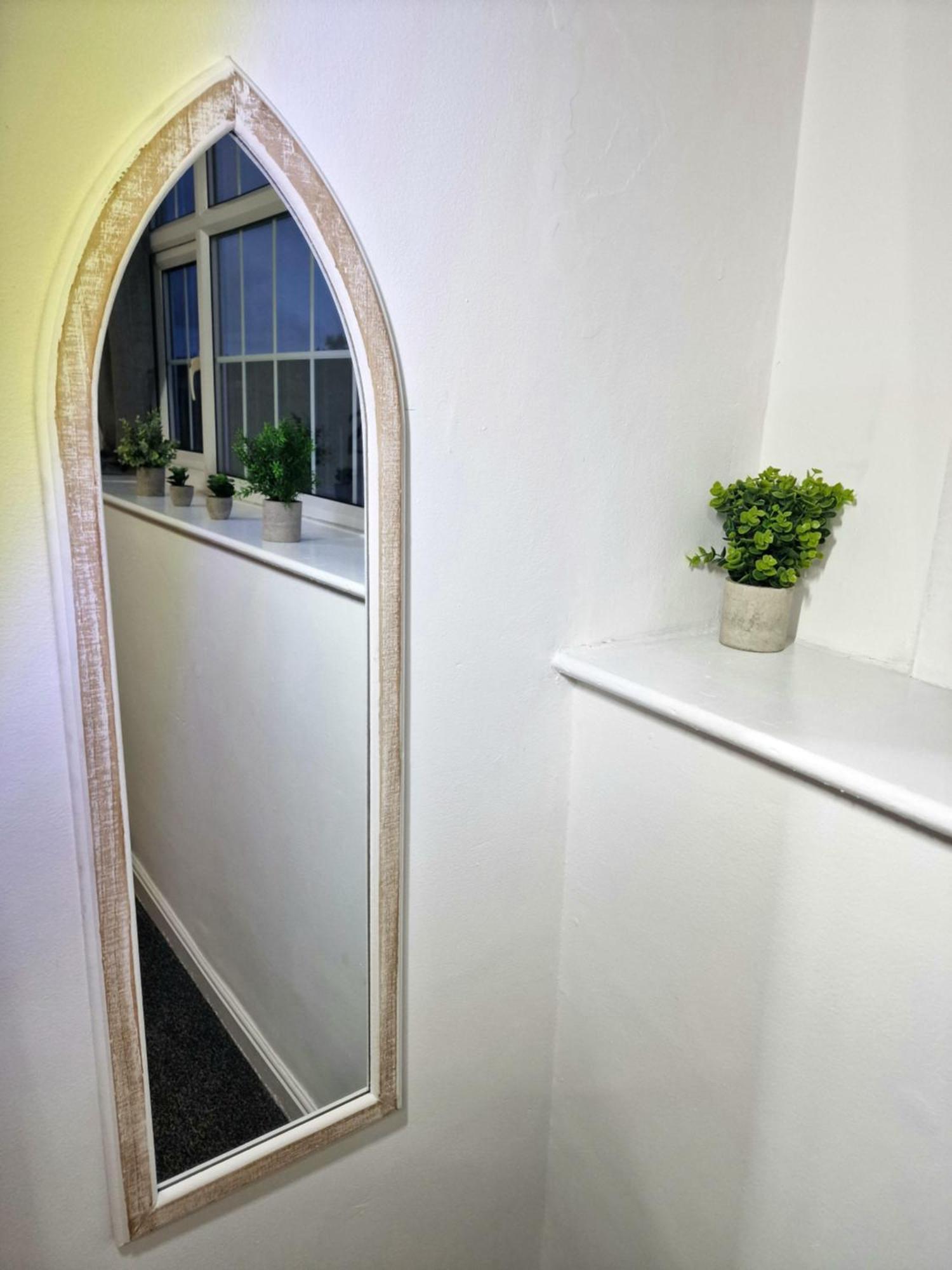 Stylish 4 Double Bedroom House In Bradford, Views Of Hillside And Parking Shipley  Exterior foto
